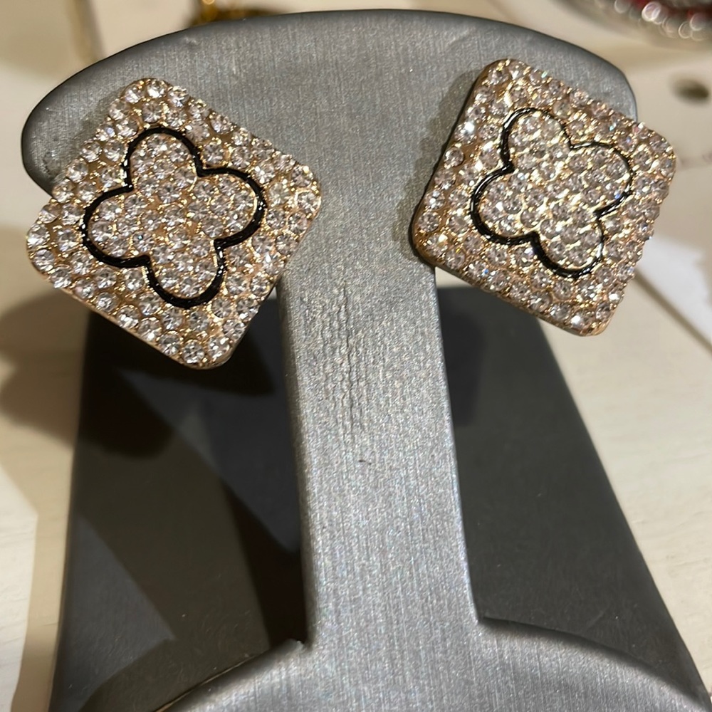 Sparkling Clover Square Stud Earrings in Gold
